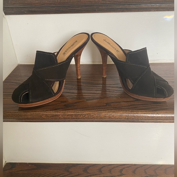 Women’s Dollhouse Size 9 shoes - Picture 4 of 16